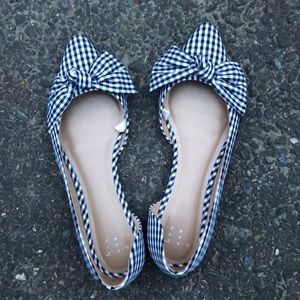 White and Black Flats